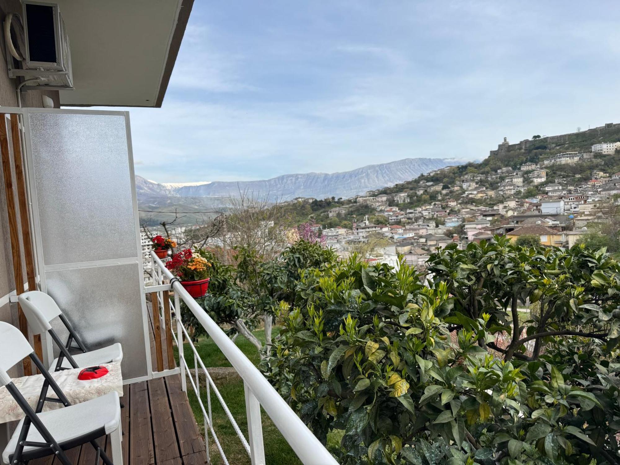 Ilvi Guesthouse Gjirokastra Zewnętrze zdjęcie