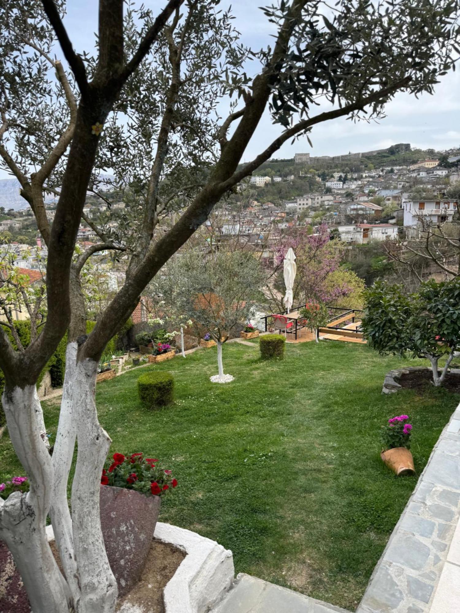 Ilvi Guesthouse Gjirokastra Zewnętrze zdjęcie