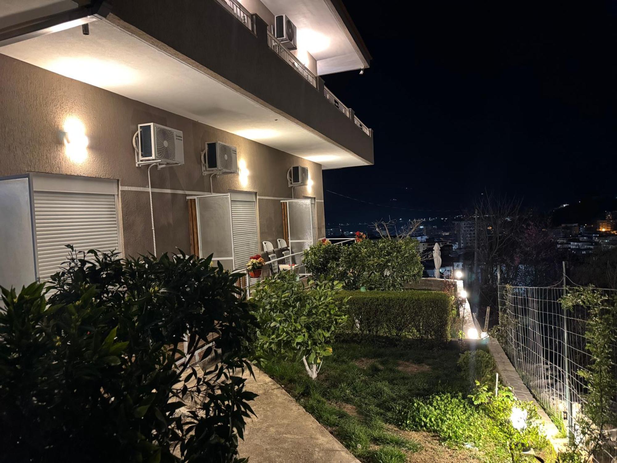 Ilvi Guesthouse Gjirokastra Zewnętrze zdjęcie