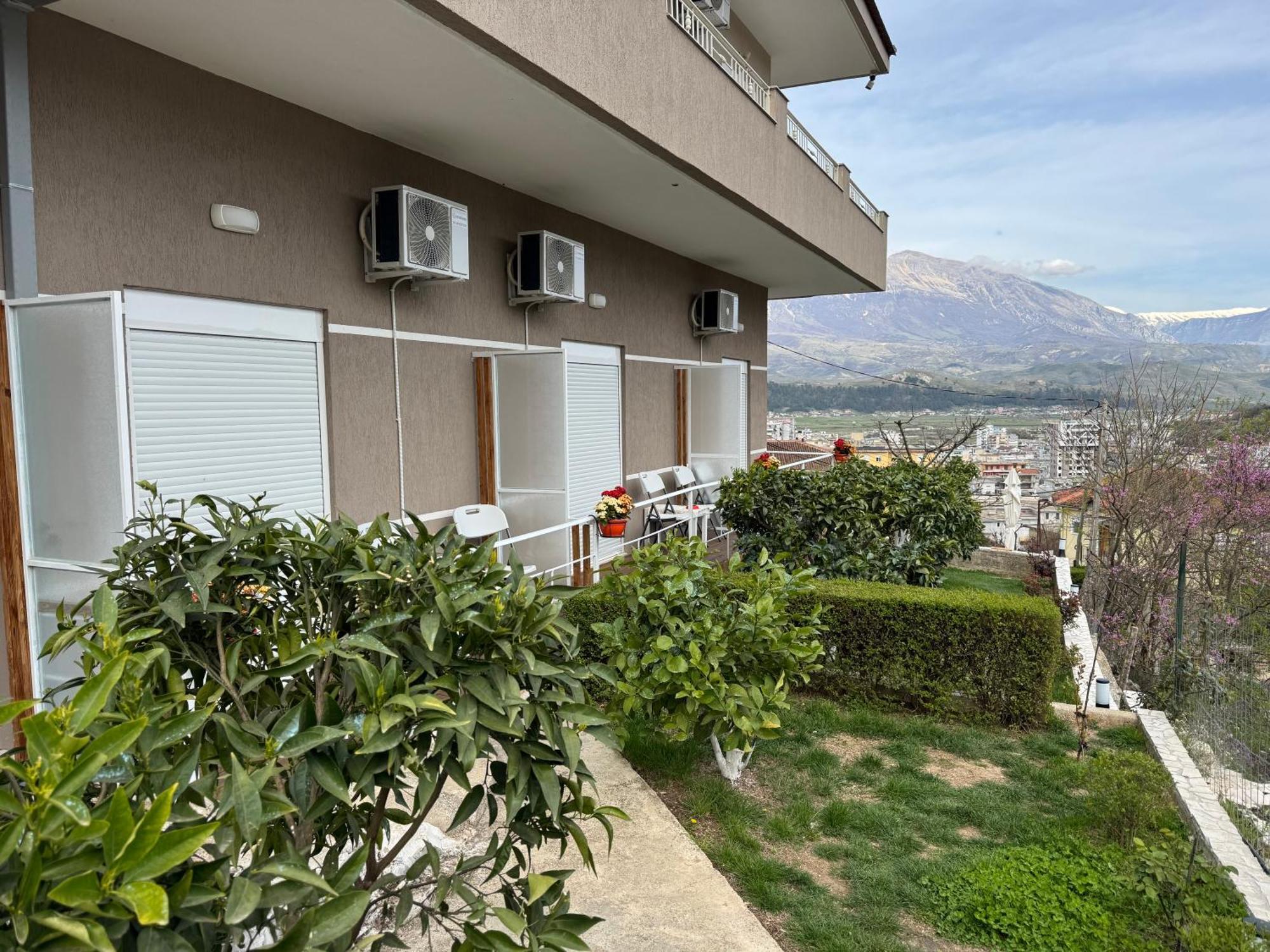 Ilvi Guesthouse Gjirokastra Zewnętrze zdjęcie