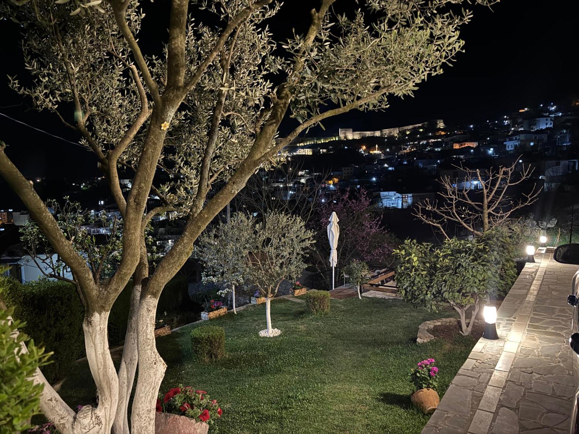 Ilvi Guesthouse Gjirokastra Zewnętrze zdjęcie